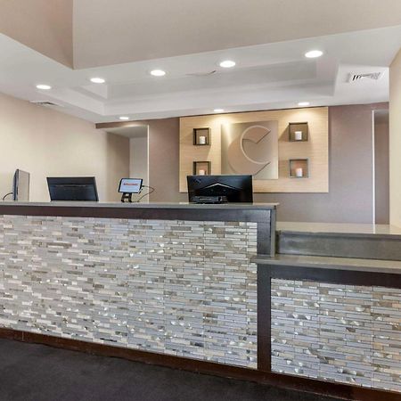 Comfort Inn Airport Manchester Bagian luar foto