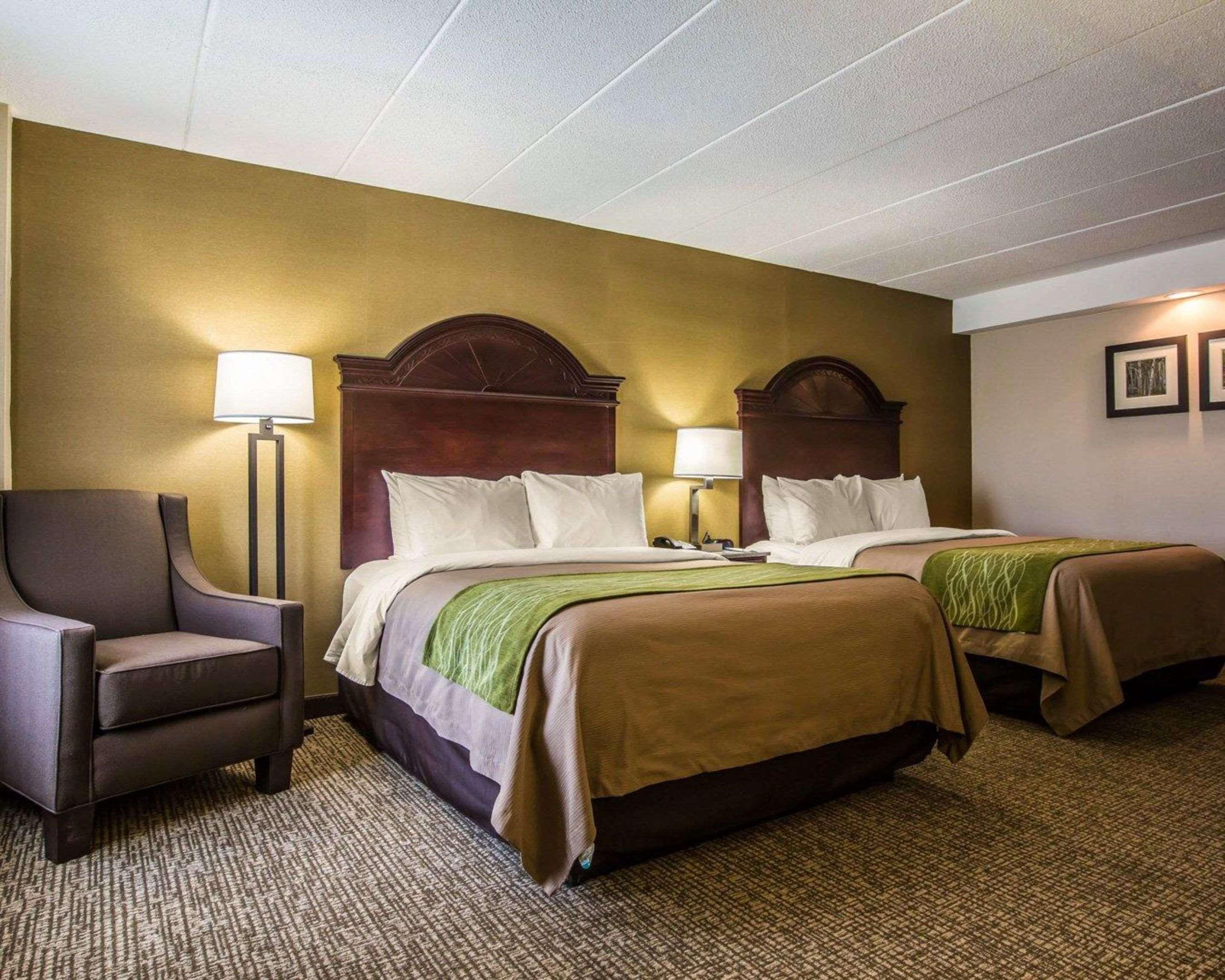 Comfort Inn Airport Manchester Bagian luar foto