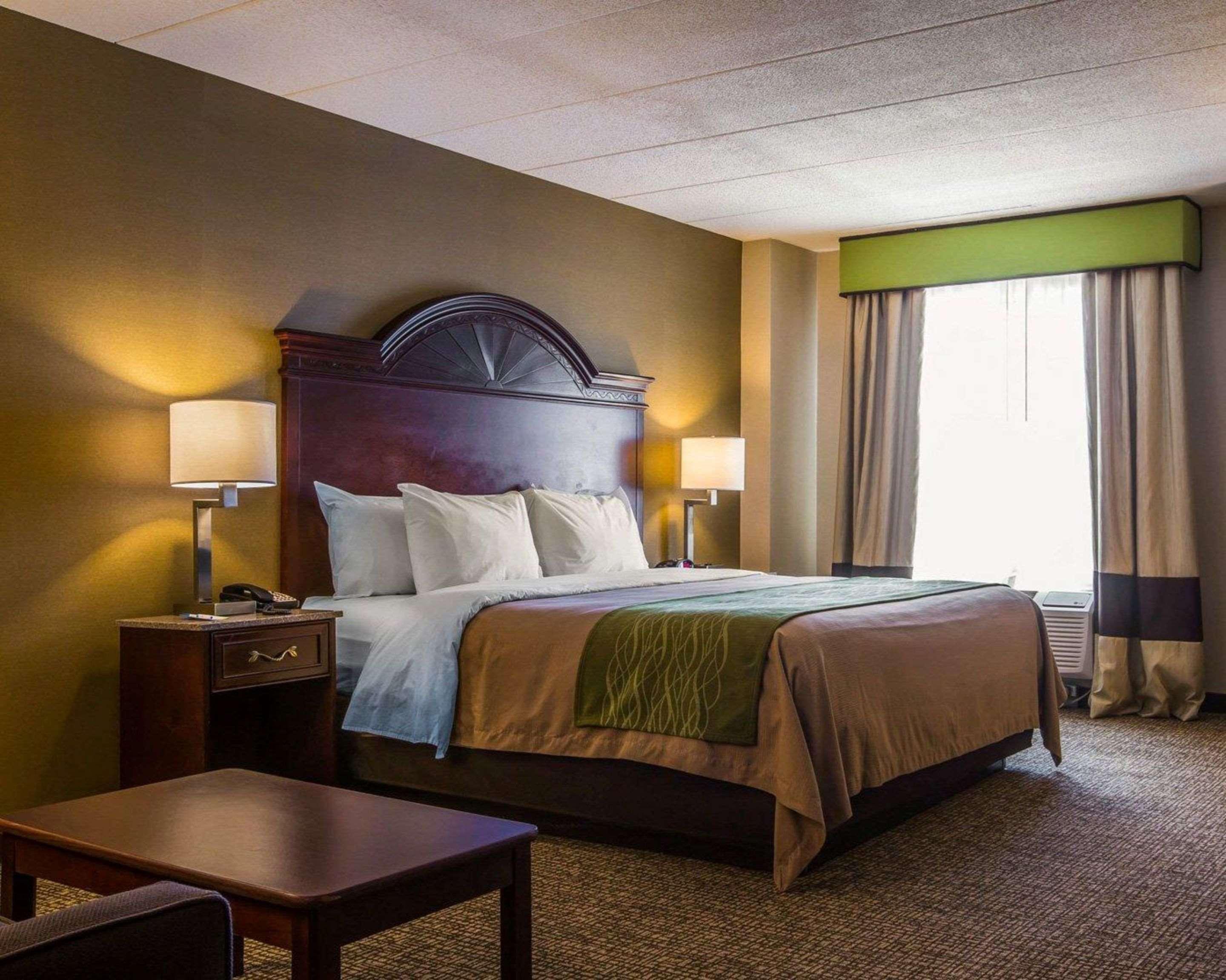 Comfort Inn Airport Manchester Bagian luar foto
