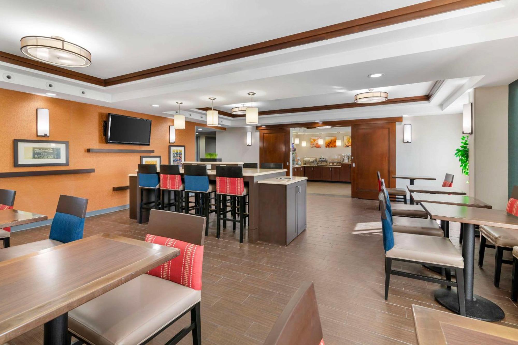 Comfort Inn Airport Manchester Bagian luar foto