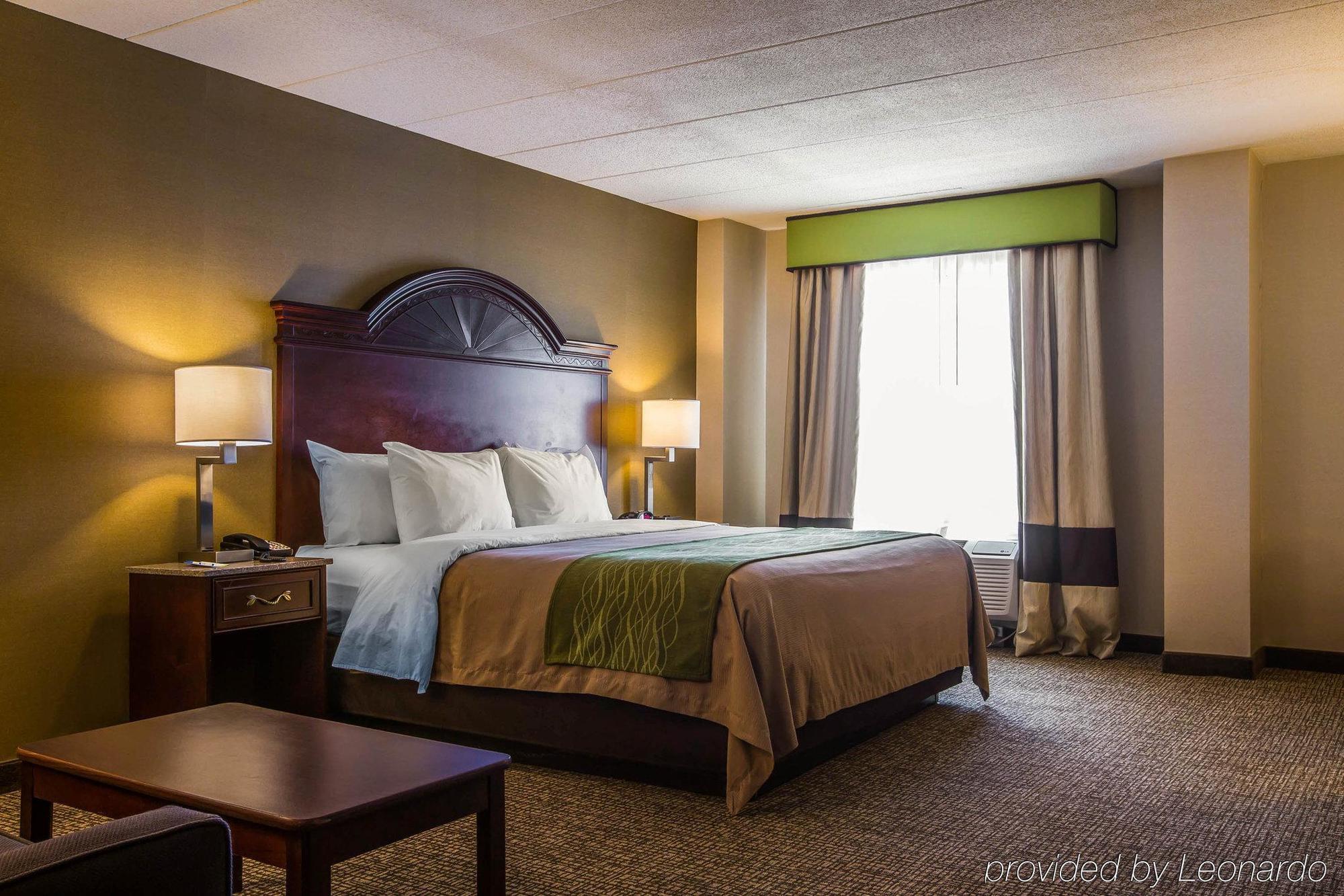 Comfort Inn Airport Manchester Bagian luar foto