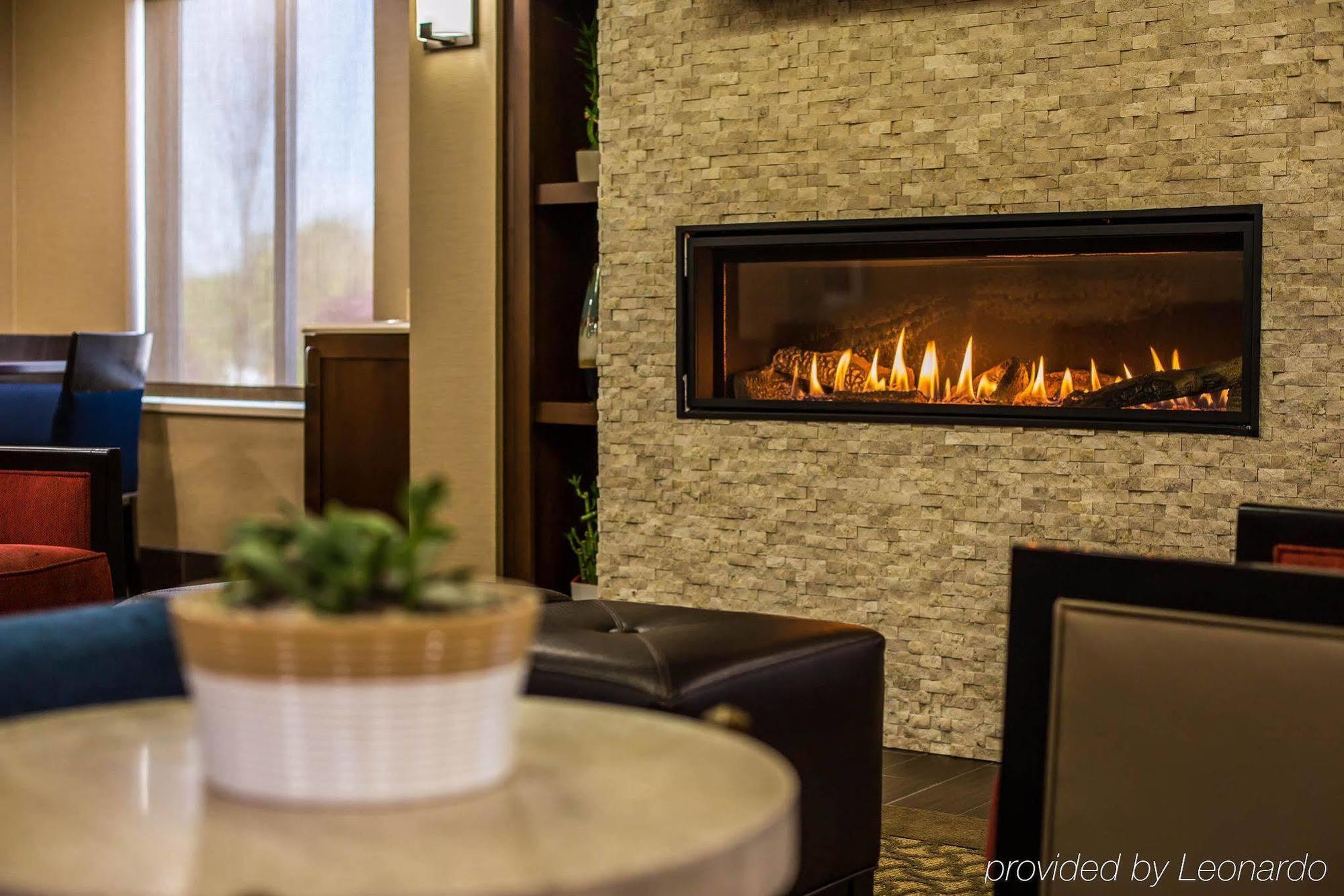 Comfort Inn Airport Manchester Bagian luar foto