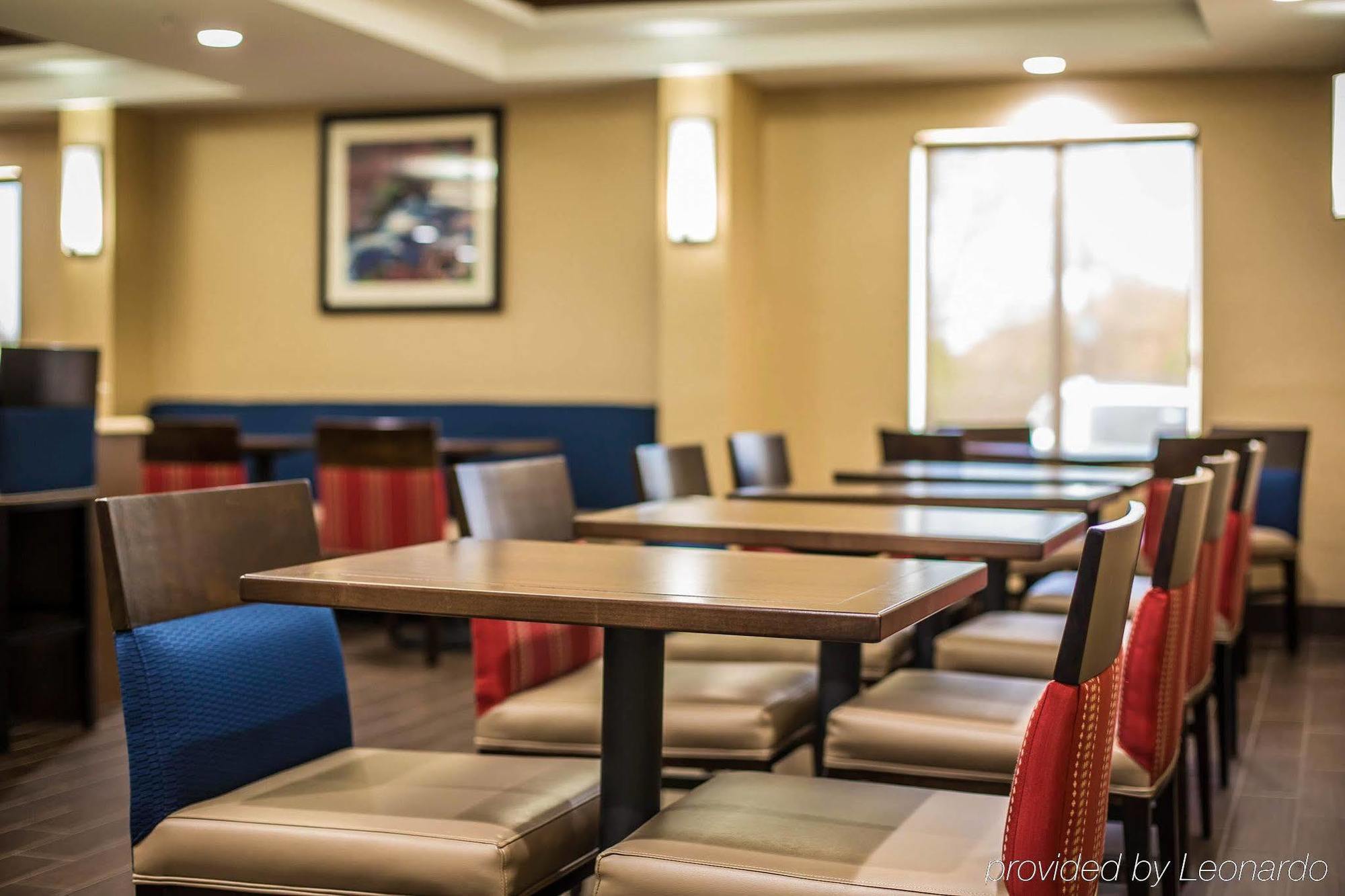 Comfort Inn Airport Manchester Bagian luar foto