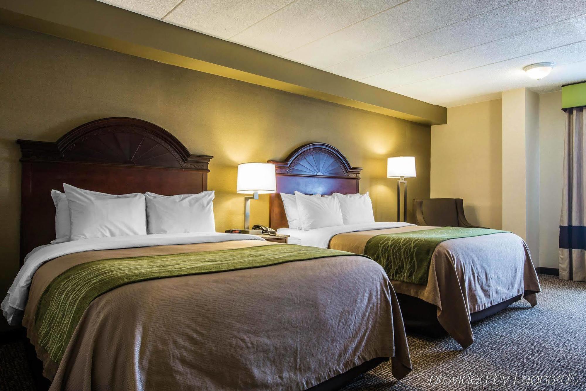 Comfort Inn Airport Manchester Bagian luar foto